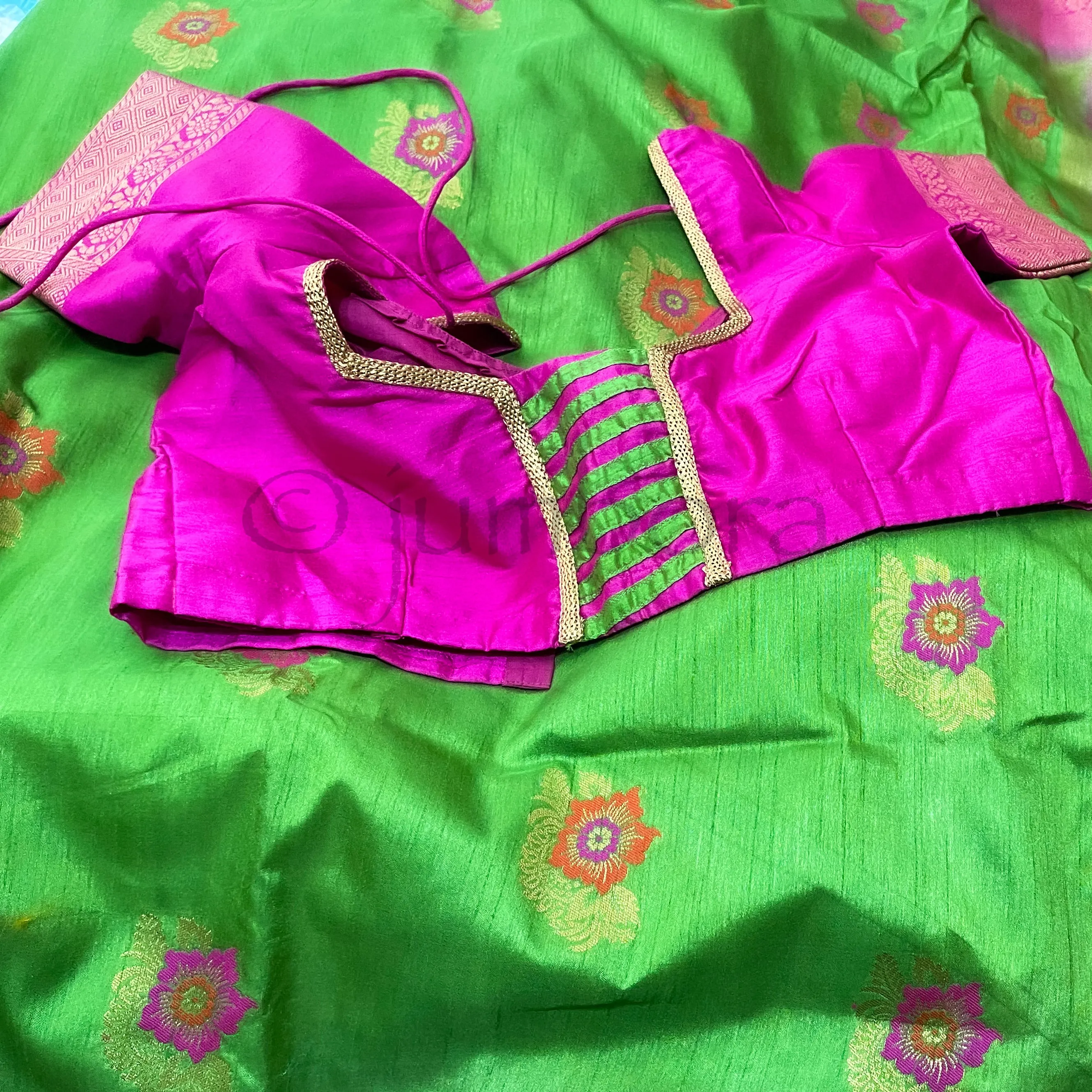 Green Semi Banarasi Jute Silk Saree with Stitched Blouse