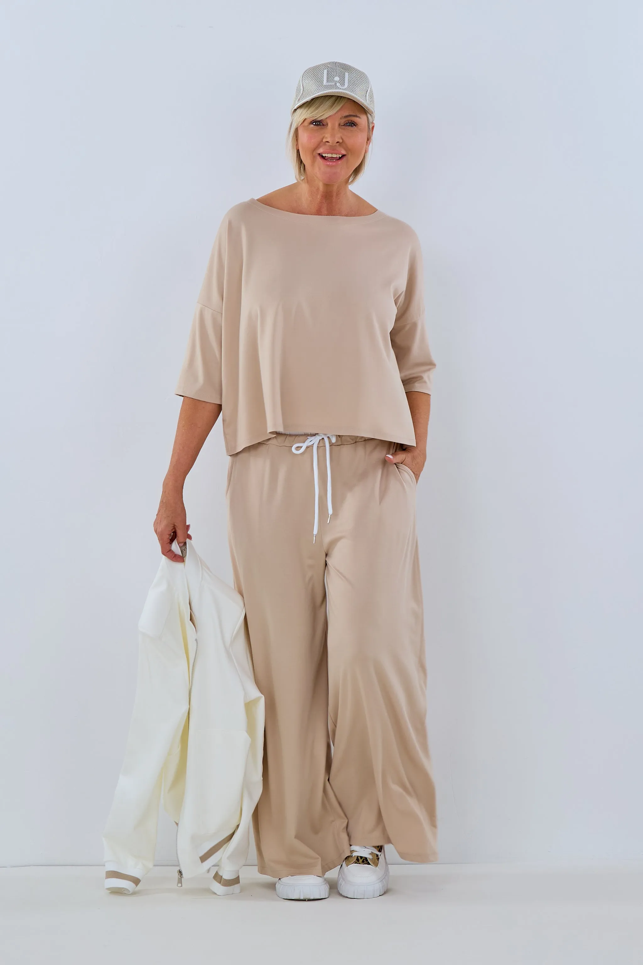 kurzes Shirt mit Rundhalsausschnitt, beige