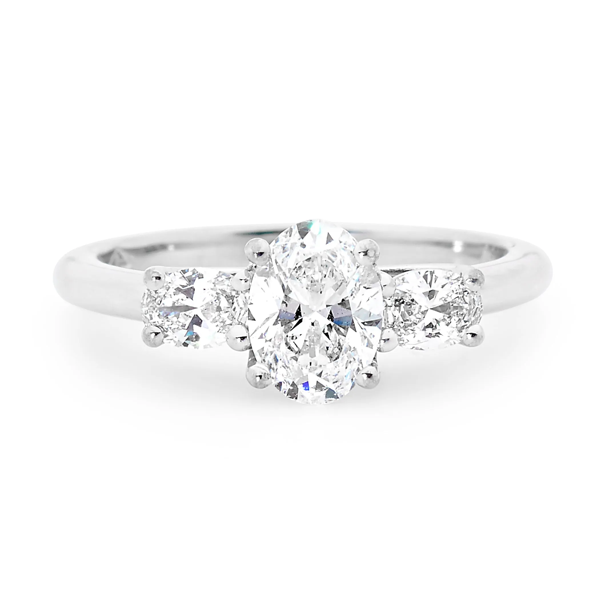 Oval cut diamond ring