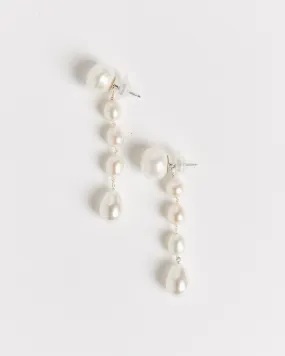 Small Passante Earrings in White Pearl