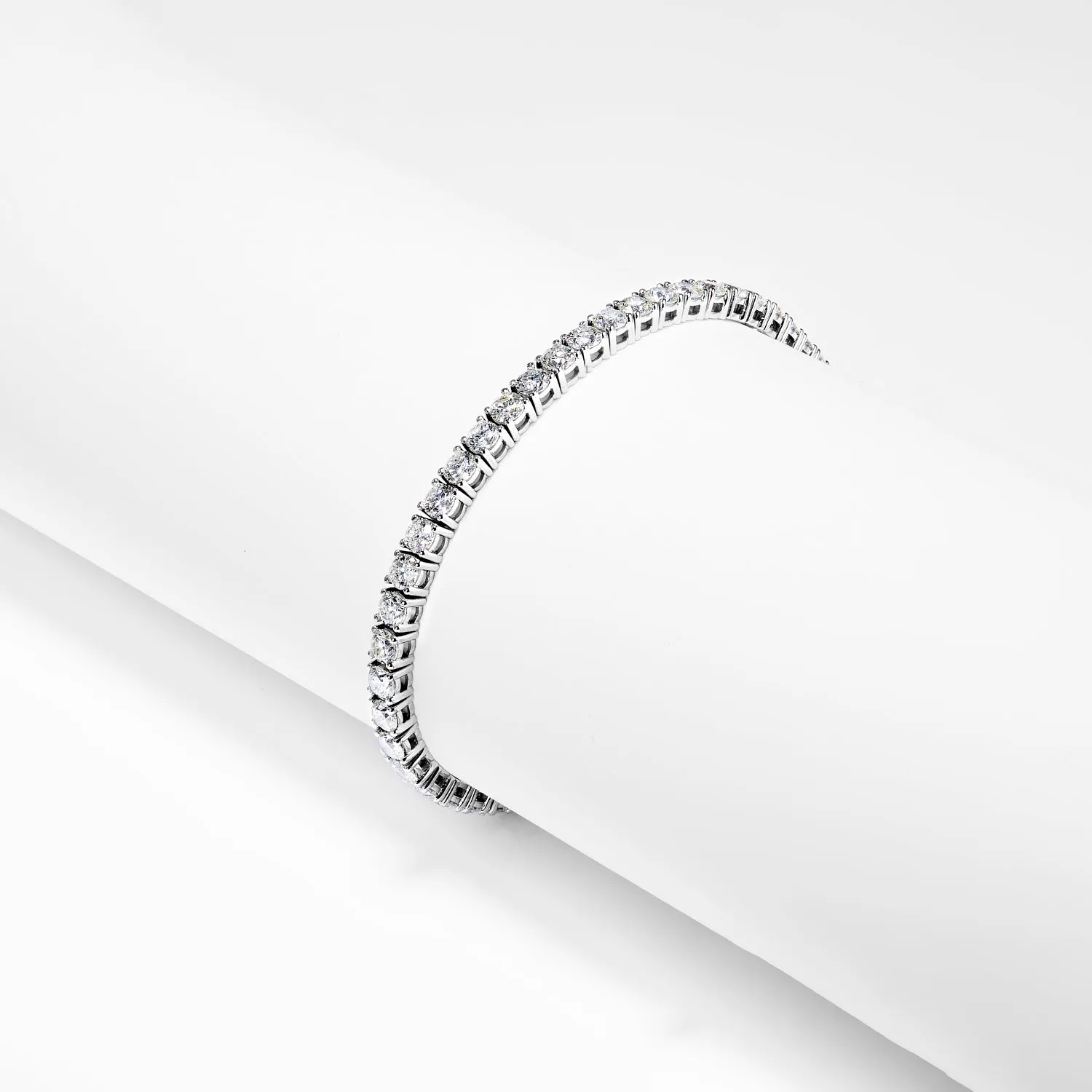 Zuri 9 Carats Round Brilliant Diamond Tennis Bracelet in 14k White Gold 19 Pointer Each Stone